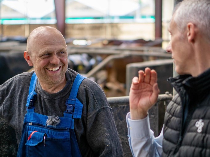 Morten Mejlvang i snak med konsulent
