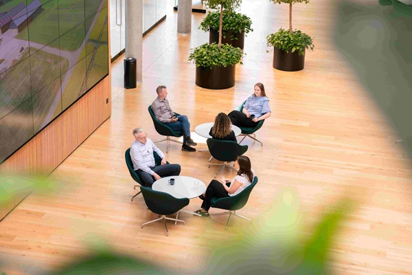 Samtale i atrium