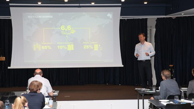 DLG koncerndirektør, Kristian Hundebøll, fortæller de meget interesserede tilhørere om DLG´s forretning, strategi 2021 og hvordan vi ser på foderproduktionen fremadrettet. 